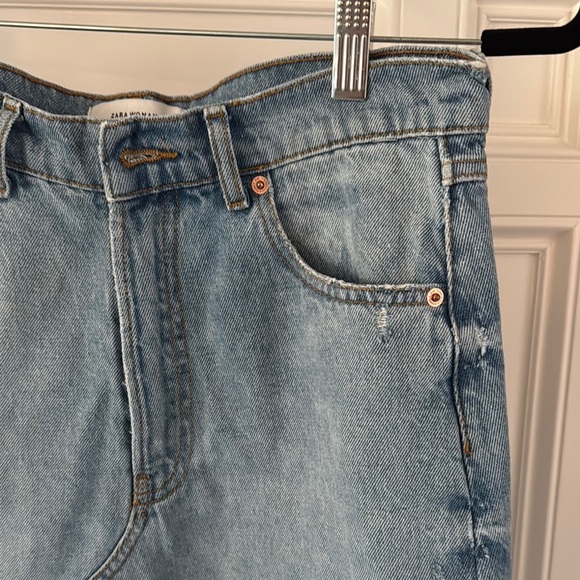 Zara Denim Mini Skirt with Frayed Hem - Picture 4 of 5